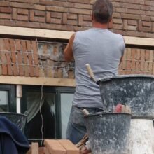 Ambachtelijk metselwerk met de juiste stenen door ervaren metselaars.