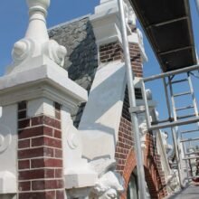 Renovatie / restauratie tuitgevel met ornamenten in Rotterdam